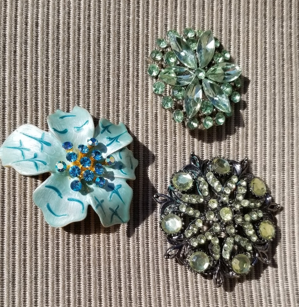 Costume pins. 3. All working. No missing stones
